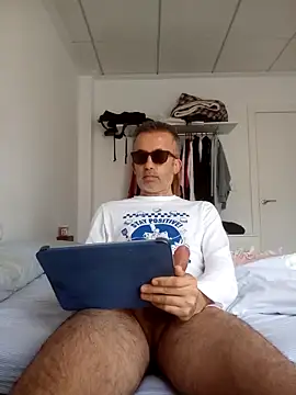 Snapshot of EmilioTaladdro chatting on May 2026 05:56:02 AM EmilioTaladdro online show from May 2026 05:56:02 AM