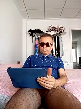 Snapshot of EmilioTaladdro chatting on May 2026 10:23:01 AM EmilioTaladdro online show from May 2026 10:23:01 AM