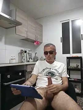 Snapshot of EmilioTaladdro chatting on May 2026 08:26:02 PM EmilioTaladdro online show from May 2026 08:26:02 PM