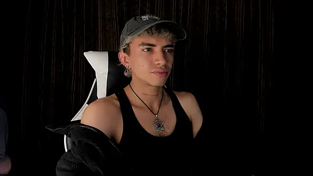 guynextdo0r online show from December 2025 11:00:02 PM