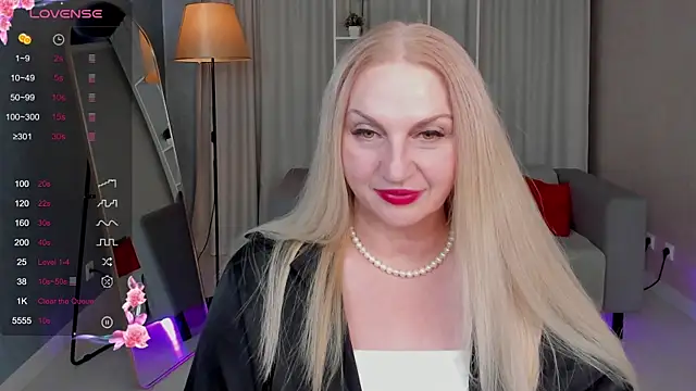 Snapshot of Nina_Devillle chatting on October 2025 03:56:02 PM Nina Devillle online show from October 2025 03:56:02 PM