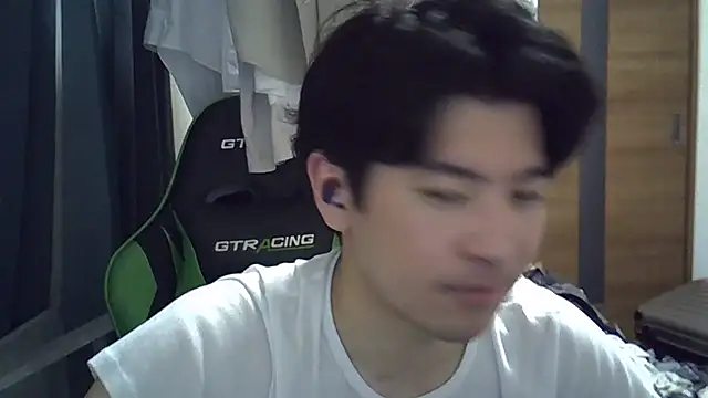 Snapshot of aokunvvv chatting on October 2025 05:09:01 PM aokunvvv online show from October 2025 05:09:01 PM