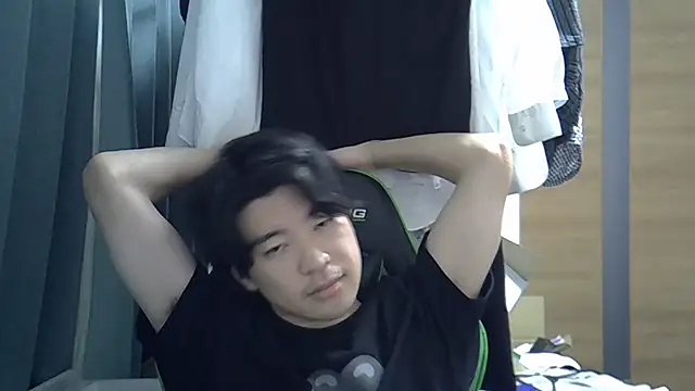 Snapshot of aokunvvv chatting on October 2025 04:19:01 PM aokunvvv online show from October 2025 04:19:01 PM