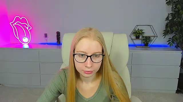 Alina Blonde online show from September 2025 05:40:01 AM