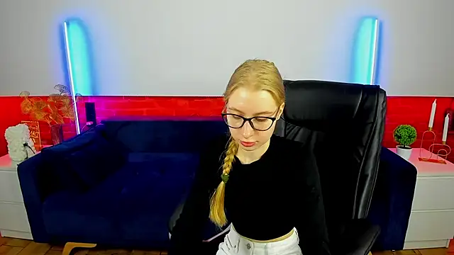 Alina Blonde online show from September 2025 05:34:02 AM