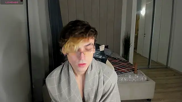 Snapshot of OLIVER__MARTINEZ chatting on September 2025 08:32:02 PM OLIVER  MARTINEZ online show from September 2025 08:32:02 PM