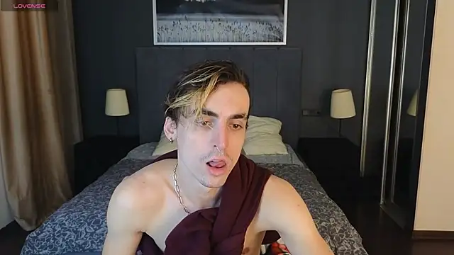 Snapshot of OLIVER__MARTINEZ chatting on September 2025 07:52:02 PM OLIVER  MARTINEZ online show from September 2025 07:52:02 PM