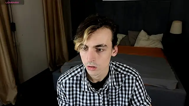 Snapshot of OLIVER__MARTINEZ chatting on September 2025 07:40:02 PM OLIVER  MARTINEZ online show from September 2025 07:40:02 PM