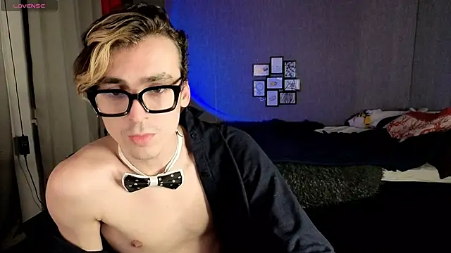 Snapshot of OLIVER__MARTINEZ chatting on October 2025 03:32:01 PM OLIVER  MARTINEZ online show from October 2025 03:32:01 PM