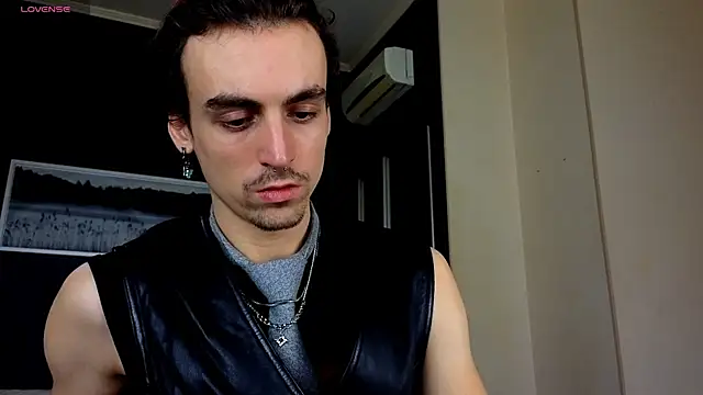 Snapshot of OLIVER__MARTINEZ chatting on October 2025 08:15:02 PM OLIVER  MARTINEZ online show from October 2025 08:15:02 PM