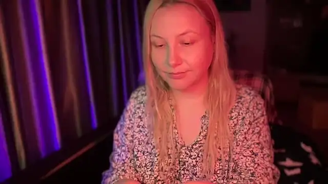 BikiHellena online show from October 2025 11:28:02 PM