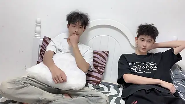 Snapshot of yangyang-2563 chatting on October 2025 12:36:02 PM yangyang-2563 online show from October 2025 12:36:02 PM
