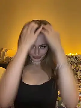 Snapshot of Elizabeth_Tay chatting on October 2025 05:52:02 PM Elizabeth Tay online show from October 2025 05:52:02 PM