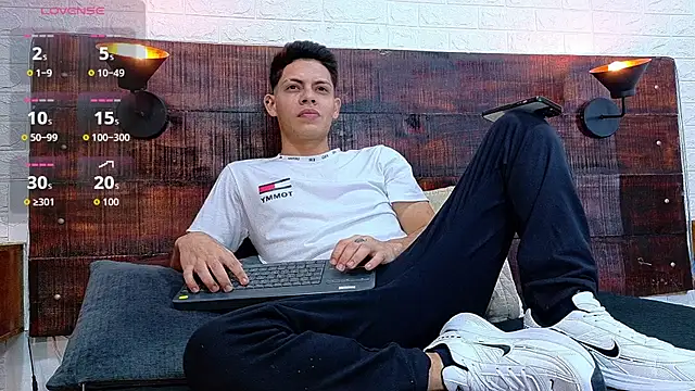 JhosuaVega online show from November 2025 09:47:01 PM