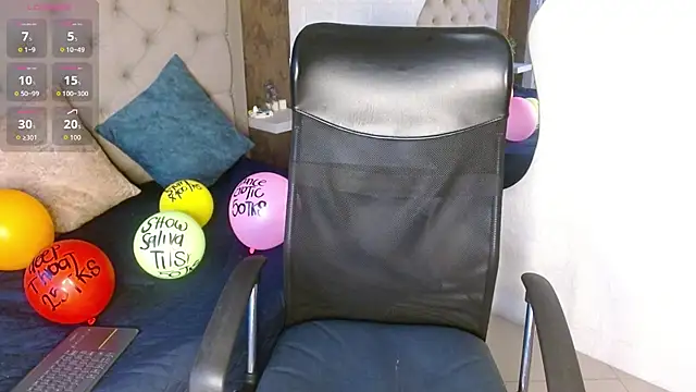 daphne walton online show from November 2025 10:59:01 AM