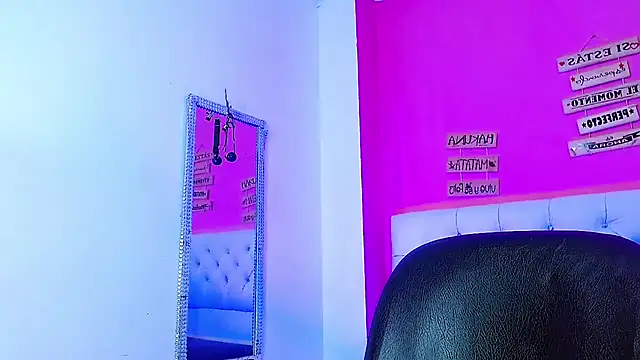 Snapshot of EL_VENEZOLANO_22CM chatting on October 2025 04:01:02 AM EL VENEZOLANO 22CM online show from October 2025 04:01:02 AM