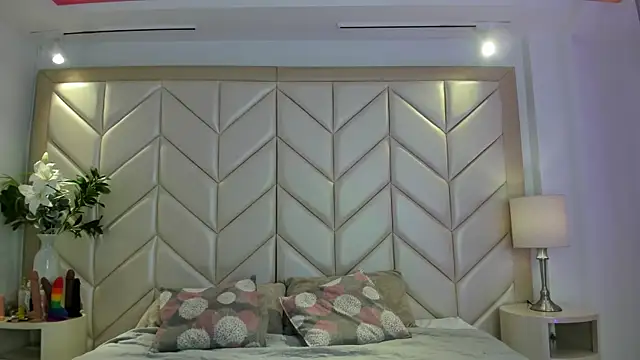 AishaValcazar online show from February 2026 04:02:02 AM