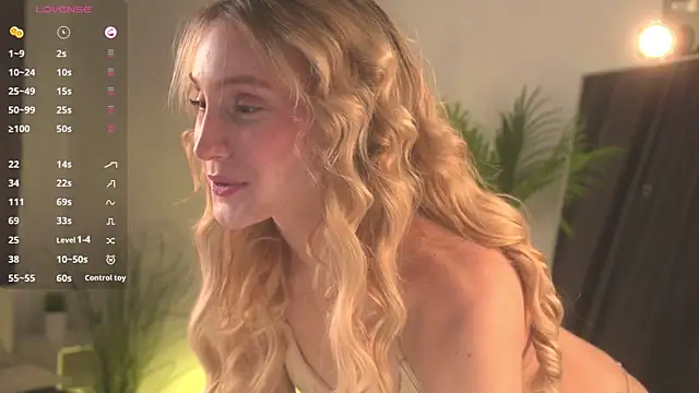 ellliefrost online show from November 2025 05:28:02 AM