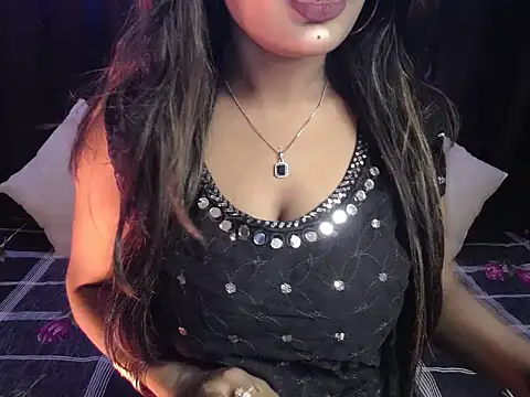 Naughtyy stripgirl online show from February 2026 06:50:01 PM