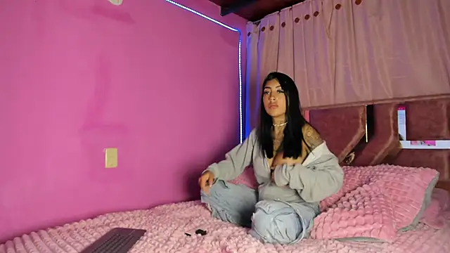 Missmoonstar online show from November 2025 03:28:02 AM