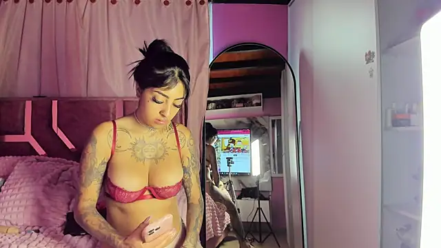 Missmoonstar online show from November 2025 04:18:02 PM