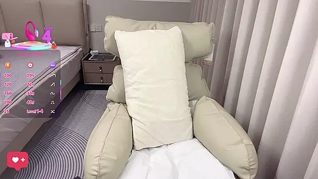 janequeen online show from November 2025 12:07:02 PM