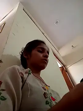 Snapshot of Saloni-Gupta chatting on September 2025 06:58:02 AM Saloni-Gupta online show from September 2025 06:58:02 AM