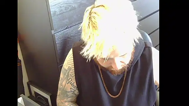 Snapshot of ThatAltGuy chatting on September 2025 09:01:02 AM ThatAltGuy online show from September 2025 09:01:02 AM