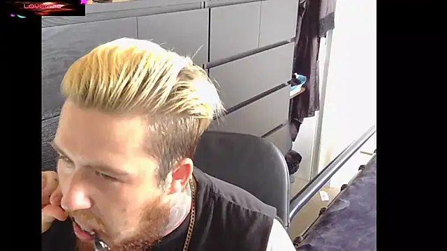 Snapshot of ThatAltGuy chatting on October 2025 08:31:02 AM ThatAltGuy online show from October 2025 08:31:02 AM