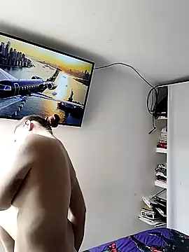 LaraCaliente online show from April 2026 02:00:02 PM