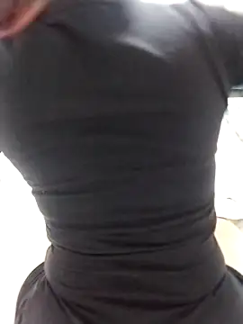 LaraCaliente online show from April 2026 02:06:01 AM