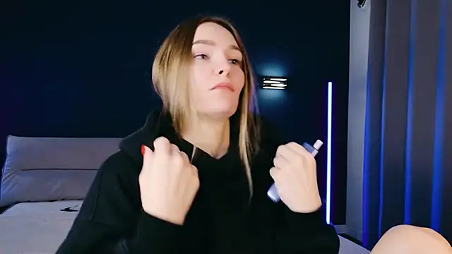 Melloudy online show from November 2025 06:44:01 AM