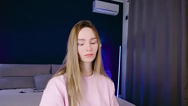 Melloudy online show from November 2025 07:01:01 AM