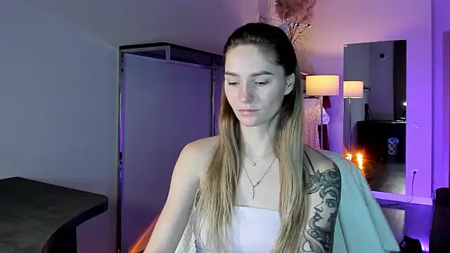 Melloudy online show from December 2025 07:06:02 AM