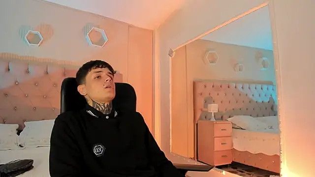 Declan-Fox online show from October 2025 04:05:01 AM