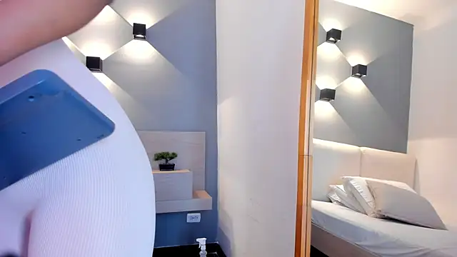 selena monroy online show from December 2025 01:50:02 PM