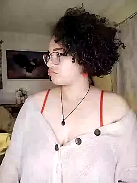 Julie wallace online show from October 2025 09:34:02 PM