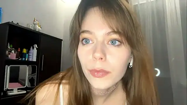 YourLittleElfie online show from September 2025 03:57:01 PM