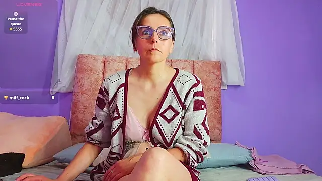 Ava Raye online show from July 2026 06:47:02 PM