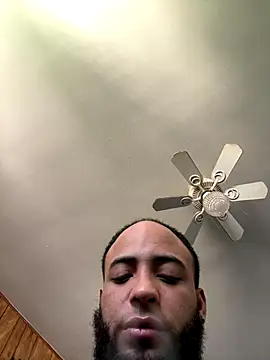 LeoPR00 online show from September 2025 05:17:01 PM