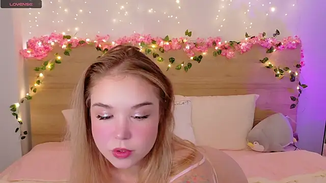 Snapshot of Lilith_Bonheur chatting on September 2025 03:56:02 PM Lilith Bonheur online show from September 2025 03:56:02 PM