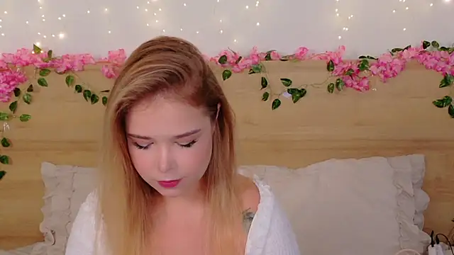 Lilith Bonheur online show from October 2025 08:07:01 PM