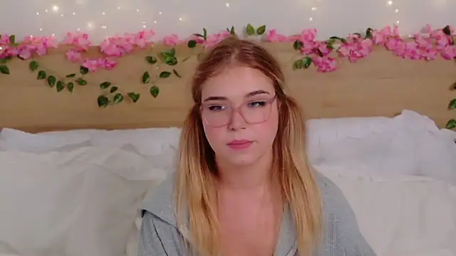 Lilith Bonheur online show from December 2025 01:34:01 AM