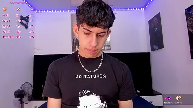 Aaron Spencer13 online show from December 2025 12:58:02 PM