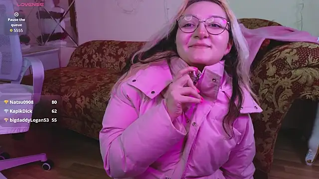 JuicyLullu online show from January 2026 05:27:02 PM