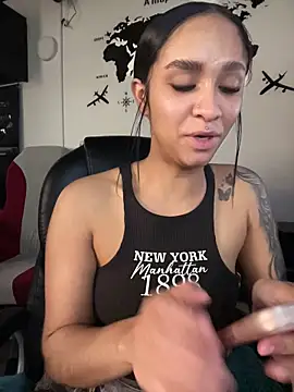 Snapshot of Isabella-Teen chatting on May 2026 01:08:01 PM Isabella-Teen online show from May 2026 01:08:01 PM