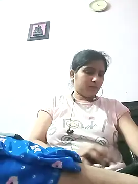 Snapshot of aliya-jaan71 chatting on April 2026 05:43:01 PM aliya-jaan71 online show from April 2026 05:43:01 PM