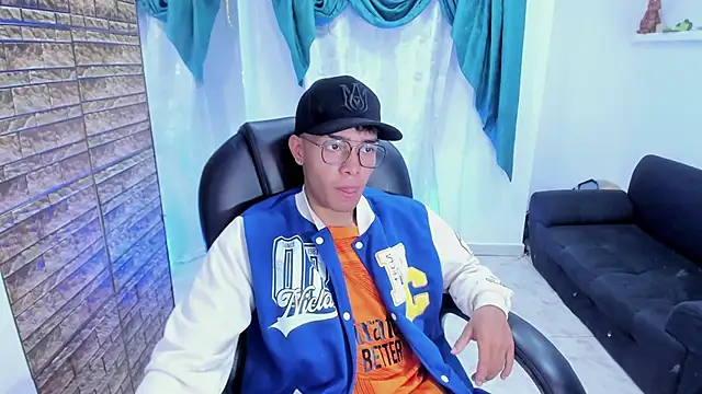 Snapshot of Hunteer_Boy chatting on September 2025 07:52:01 PM Hunteer Boy online show from September 2025 07:52:01 PM