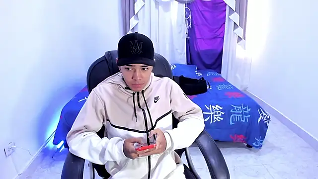 Snapshot of Hunteer_Boy chatting on October 2025 01:23:01 PM Hunteer Boy online show from October 2025 01:23:01 PM