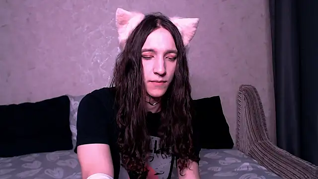 SilverMuse  online show from November 2025 10:41:02 PM